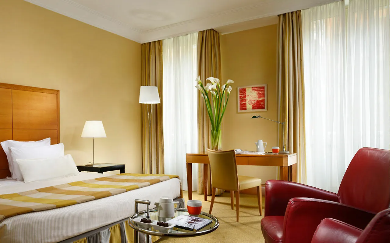 **** Hotel Room Mate Collection Mia, Rome Colosseum Italy